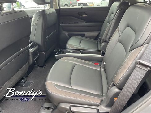 Used 2024 Nissan Pathfinder SL w/ SL Premium Package FWD image 11
