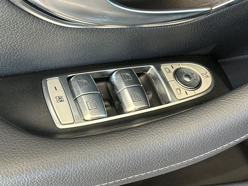 Used 2022 Mercedes-Benz E 350 Sedan image 13