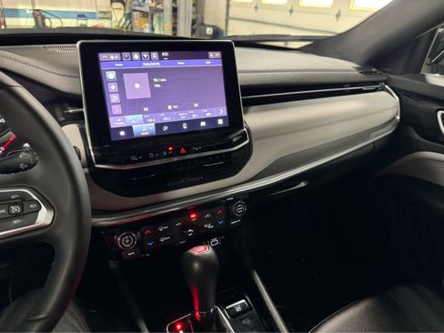 Certified 2024 Jeep Compass Limited image 16