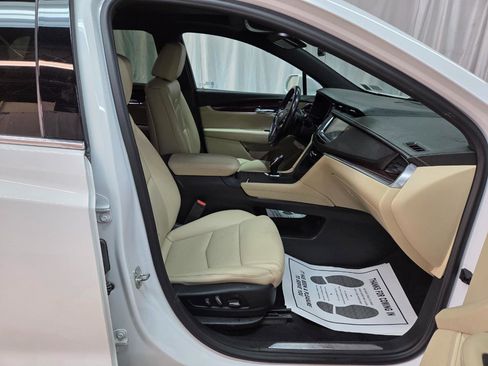 Used 2018 Cadillac XT5 Luxury w/ Driver Awareness Package AWD/4WD image 13