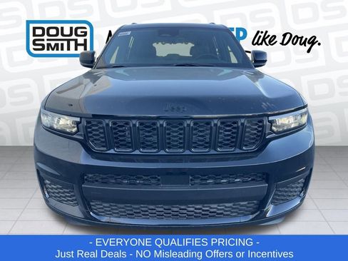 New 2025 Jeep Grand Cherokee L Altitude image 2