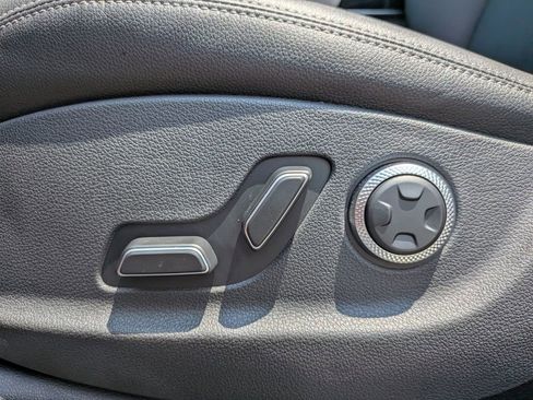 Used 2025 Genesis GV70 2.5T AWD/4WD image 14