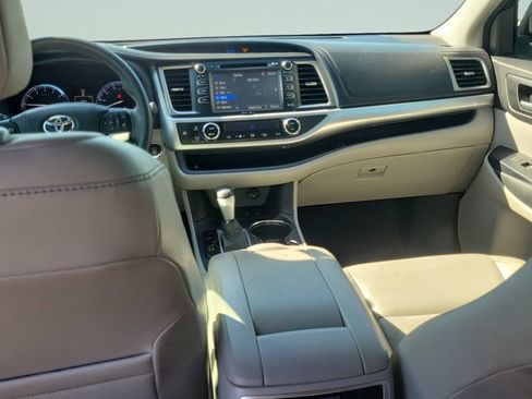 Used 2015 Toyota Highlander XLE image 20