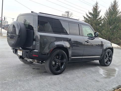 New 2026 Land Rover Defender 110 X-Dynamic SE image 3