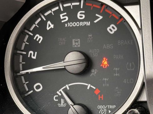 Used 2023 Toyota Tacoma SR5 AWD/4WD image 27