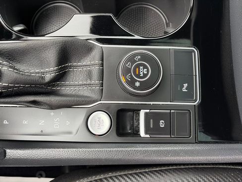 Used 2022 Volkswagen Atlas Cross Sport SEL image 24