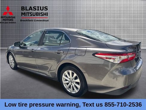 Used 2018 Toyota Camry LE FWD image 11