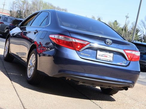 Used 2017 Toyota Camry LE image 4