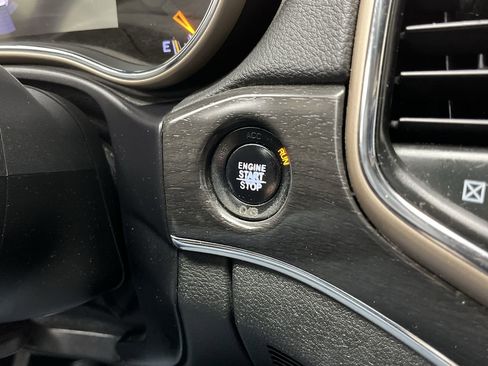 Used 2017 Jeep Grand Cherokee Limited w/ Trailer Tow Group IV image 19