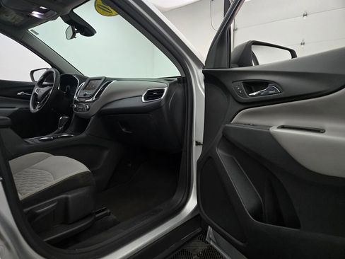 Used 2020 Chevrolet Equinox LS w/ LS Convenience Package image 27