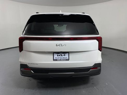 Used 2025 Kia Carnival SX Prestige image 5