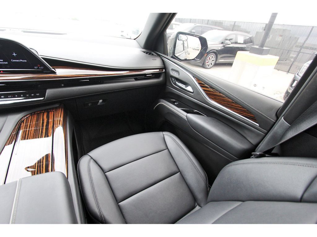 Used 2024 Cadillac Escalade ESV Luxury RWD image 10