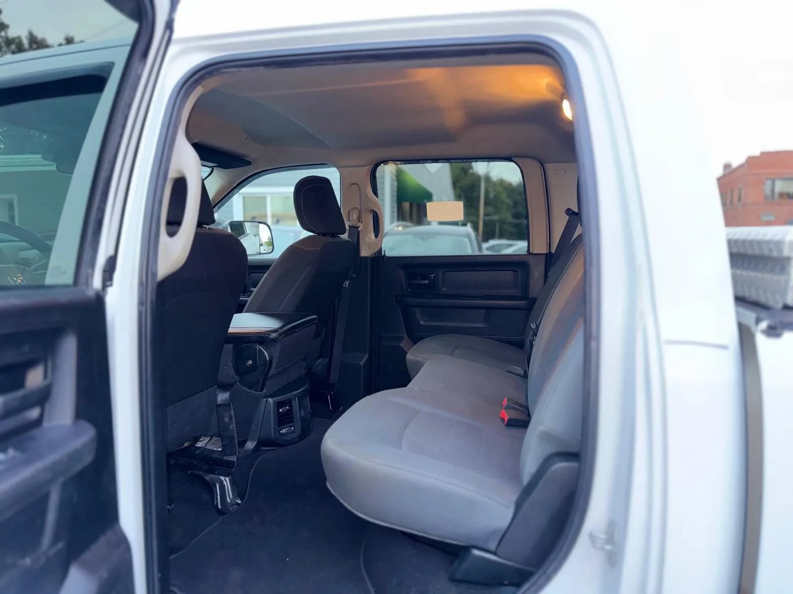 Used 2018 RAM 2500 Tradesman w/ Chrome Appearance Group AWD/4WD image 12