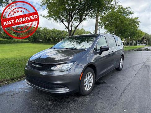 Used 2023 Chrysler Voyager LX FWD image 1