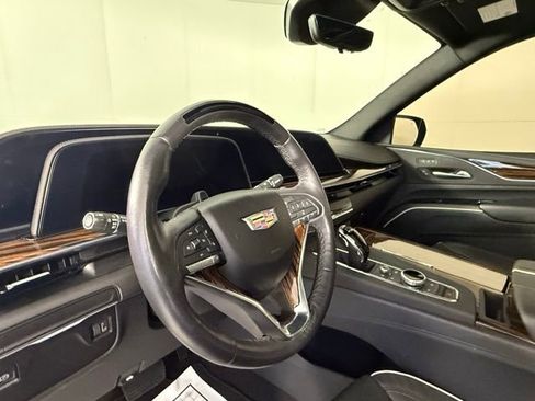 Used 2023 Cadillac Escalade Premium Luxury image 15