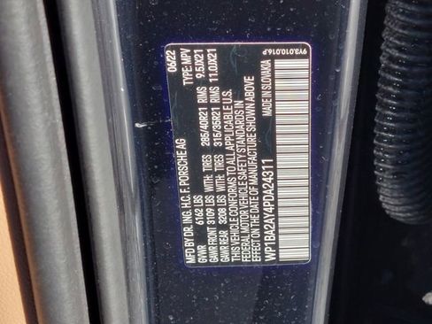 Used 2023 Porsche Cayenne Platinum Edition image 31