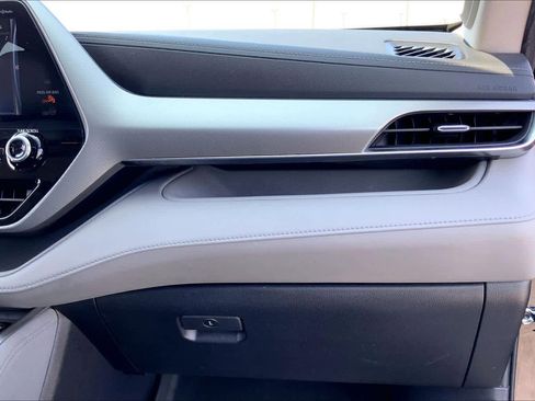 Used 2021 Toyota Highlander Platinum FWD image 18