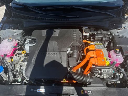 Used 2025 Hyundai Elantra Hybrid FWD image 24