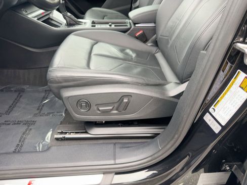 Used 2024 Audi Q3 2.0T Premium image 14