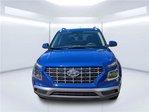 Certified 2025 Hyundai Venue SEL FWD image 8