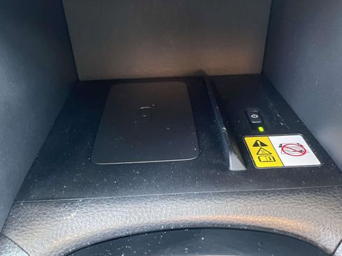 Used 2022 Toyota Corolla Cross LE AWD/4WD image 33