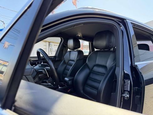 Used 2022 Porsche Macan S AWD/4WD image 23