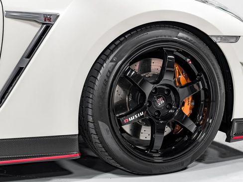 Used 2016 Nissan GT-R NISMO AWD/4WD image 43