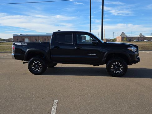 Used 2021 Toyota Tacoma TRD Off-Road image 9