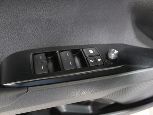 Used 2025 Toyota Camry SE image 7