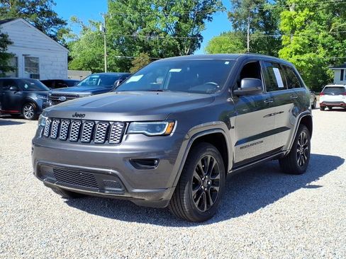 Used 2021 Jeep Grand Cherokee Laredo X AWD/4WD image 3
