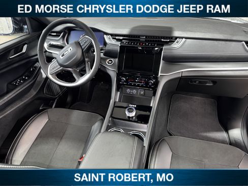 New 2025 Jeep Grand Cherokee Altitude AWD/4WD image 30