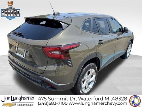 Used 2024 Chevrolet Trax LS w/ LS Convenience Package FWD image 3