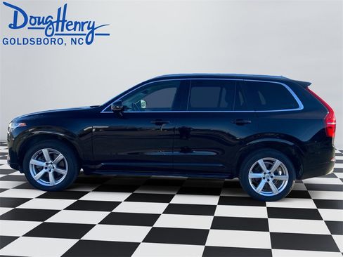 Used 2021 Volvo XC90 T5 Momentum image 2