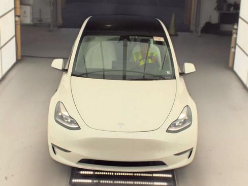 Used 2023 Tesla Model Y Performance AWD/4WD image 2