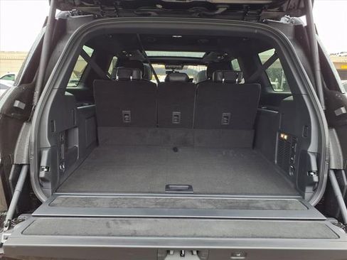 New 2025 Lincoln Navigator L Reserve w/ Jet Appearance Package AWD/4WD image 16