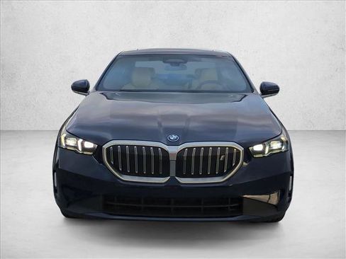 Certified 2026 BMW i5 eDrive40 RWD image 2