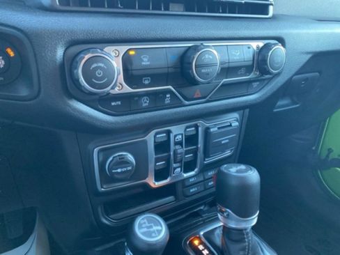 Used 2025 Jeep Wrangler Sport image 21