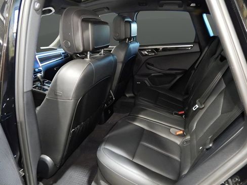 Used 2022 Porsche Macan image 34