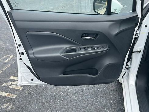 New 2025 Nissan Versa SV w/ Trunk Package FWD image 15