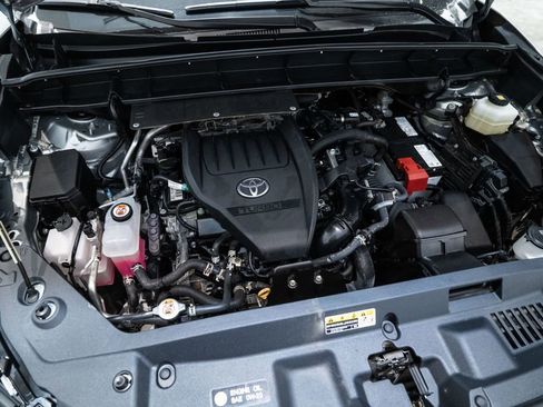 Used 2024 Toyota Highlander LE image 36