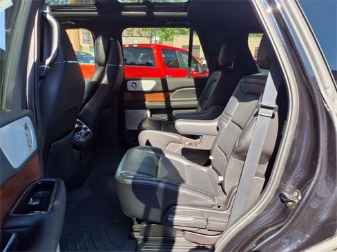 Used 2019 Lincoln Navigator Reserve image 15