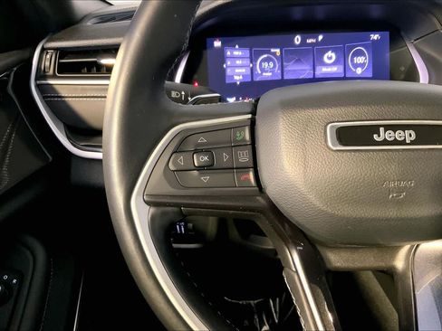 Used 2022 Jeep Grand Cherokee Altitude AWD/4WD image 24