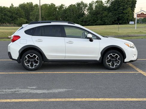 Used 2014 Subaru Crosstrek 2.0i Premium w/ Moonroof Package AWD/4WD image 4