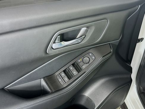 Used 2024 Nissan Rogue SV FWD image 15
