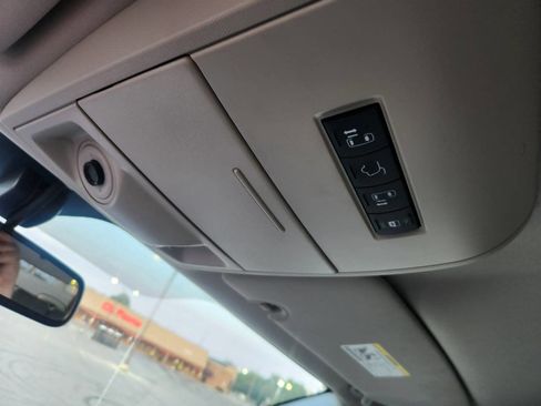 Used 2012 Chrysler Town & Country Touring-L w/ Entertainment Group #2 FWD image 28