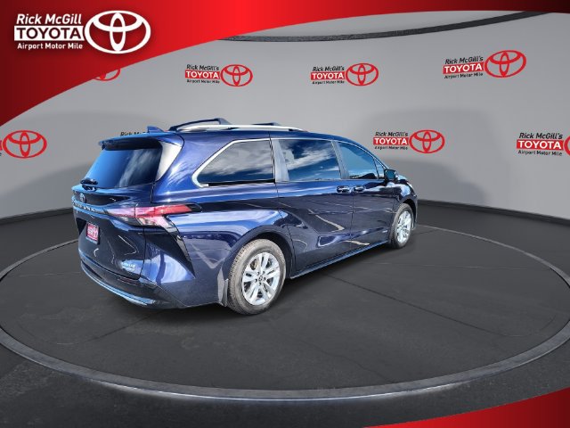 Used 2021 Toyota Sienna Limited FWD image 8