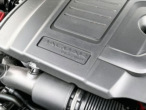 Used 2024 Jaguar XF R-Dynamic SE AWD/4WD image 32