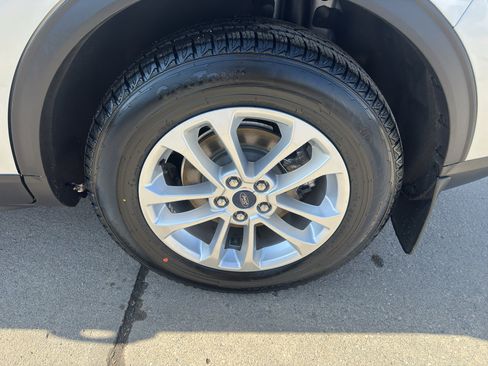 Used 2020 Ford Escape SE image 10