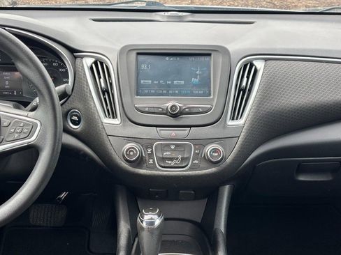 Used 2018 Chevrolet Malibu LS FWD image 13