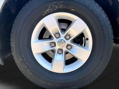 Used 2015 RAM 1500 Classic SLT RWD image 11
